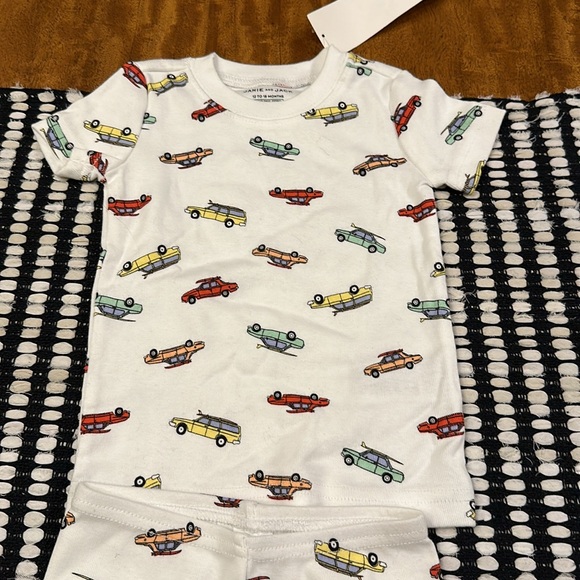 JANIE and JACK GOOD NIGHT SHORT PAJAMAS IN SURF CARS - Picture 4 of 14